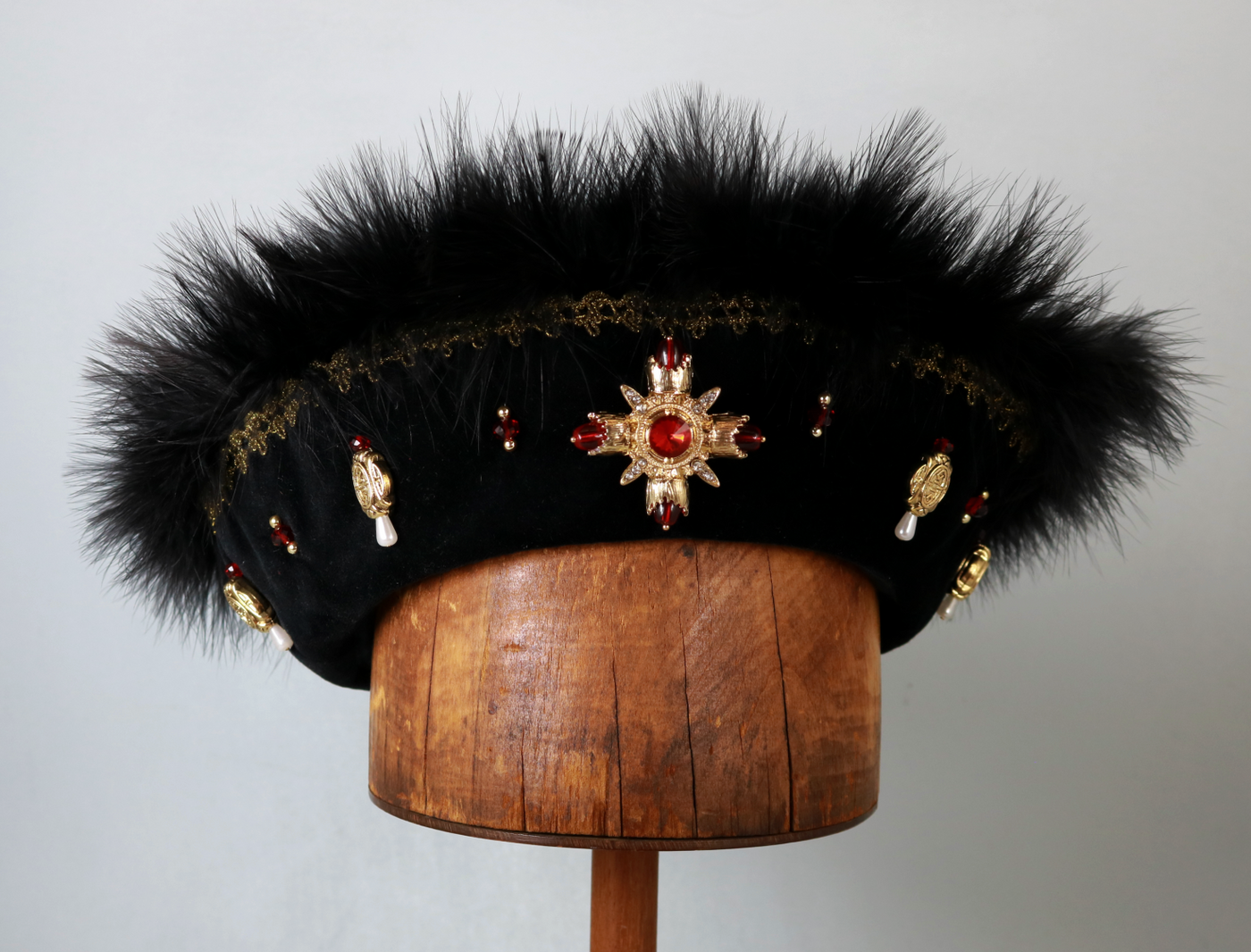 Henry VIII Flat Cap - Black / Black Marabou / Gold Trim / Ruby Jewels - Tall Toad