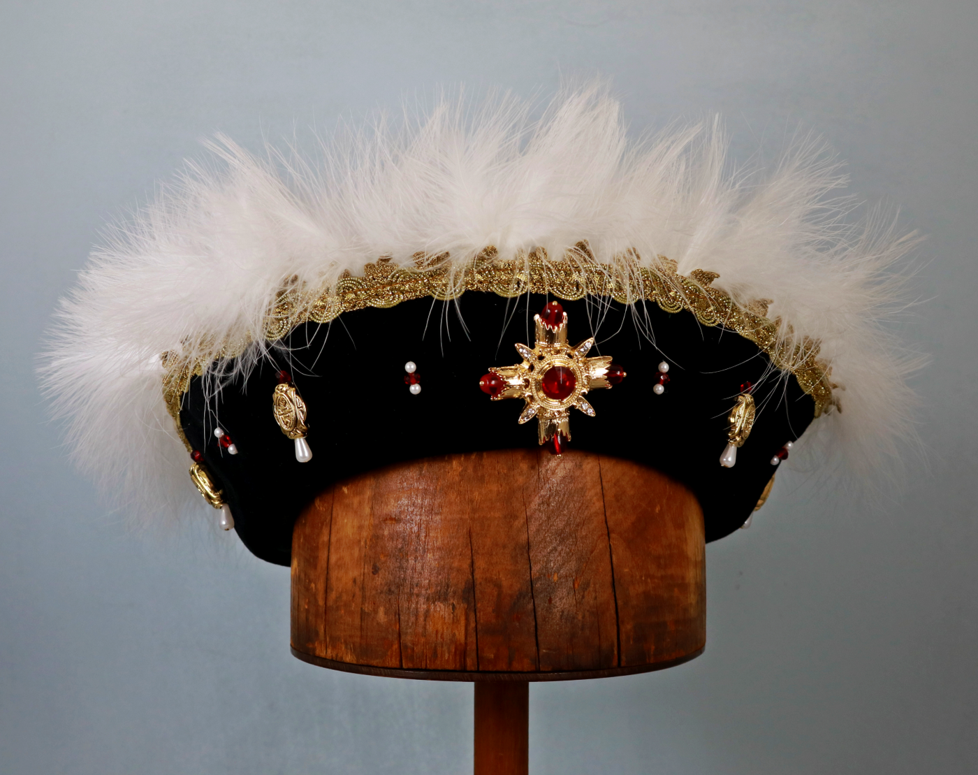 Henry VIII Flat Cap - Black / White Marabou / Gold Trim / Ruby Jewels - Tall Toad