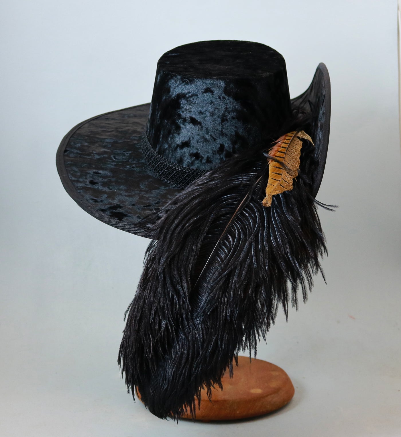 Crush Velvet Cavalier - Black / Black Band / Double Black Feather Pin