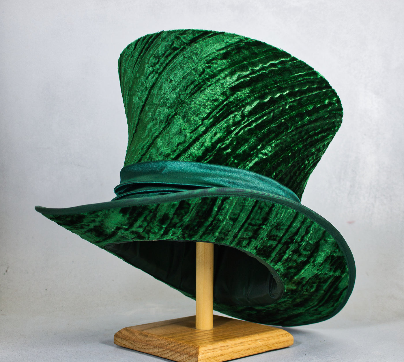 Mad Hatter - Green Velvet / Green Sash