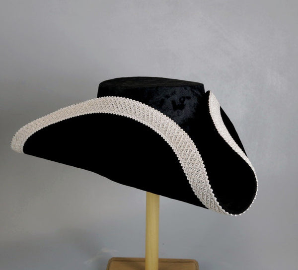 Tricorn - Black / White Braid