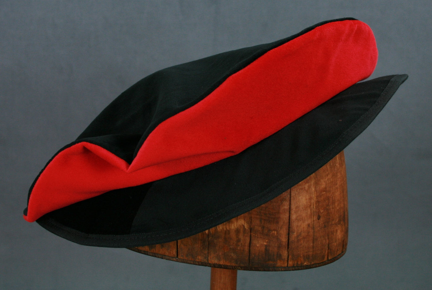 Cotton Velveteen Flat Cap - Black / Red - Tall Toad